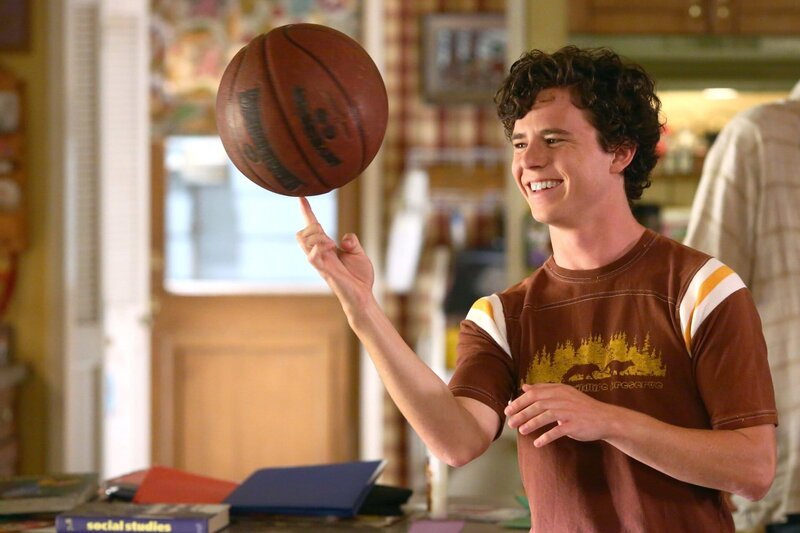 Axl (Charlie McDermott) – Bild: HBOH