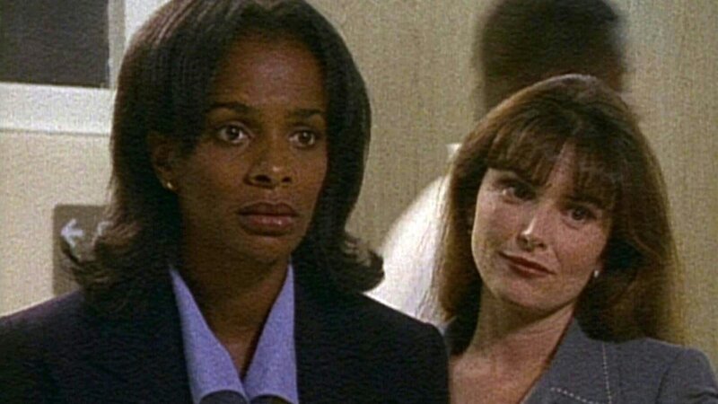 Debra (Vanessa Bell Calloway) und Monica (Roma Downey) – Bild: Bibel TV