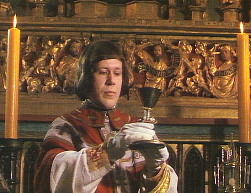 Priester: Die Kirche ist Mittlerin zwischen Diesseits und Jenseits. – Bild: SWR/​SWR