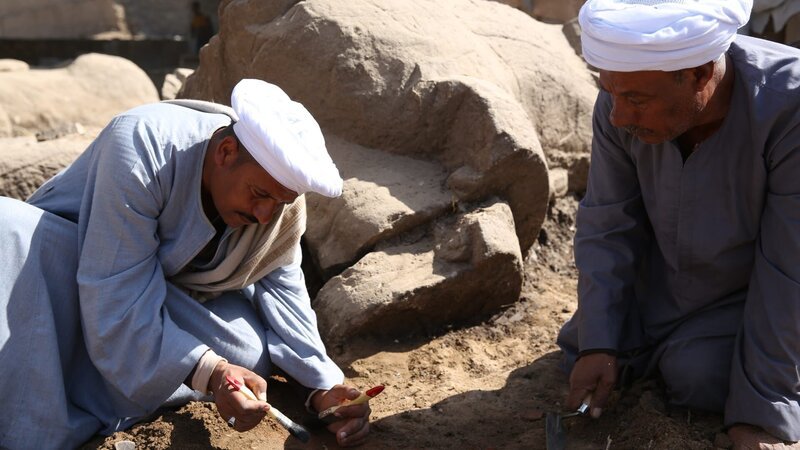 Italienische Archäologen – Ausgrabungen – Bild: Science Channel