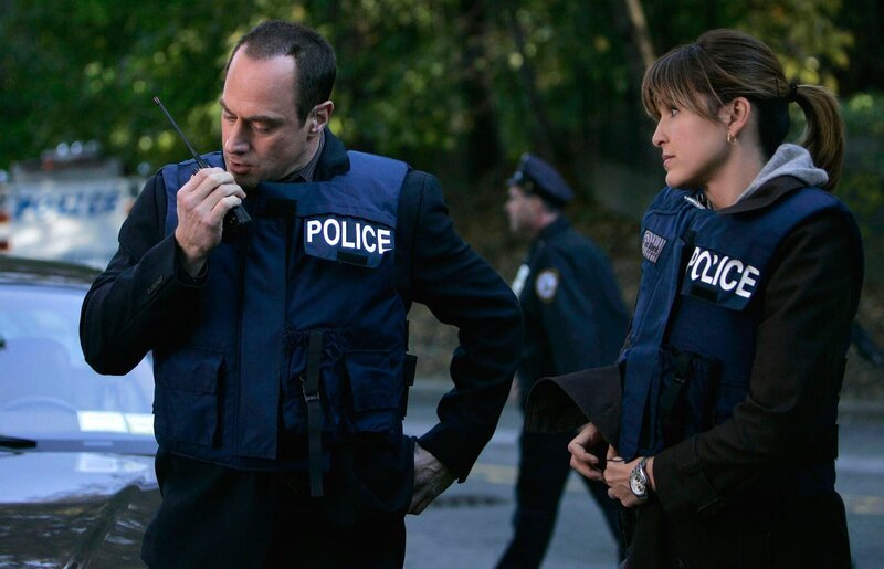 LAW & ORDER: SPECIAL VICTIMS UNIT -- „Burned“ Episode 8011 -- Pictured:(l-r) Christopher Meloni as Det. Elliot Stabler, Mariska Hargitay as Det. Olivia Benson. – Bild: Universal Network Television, 13TH STREET