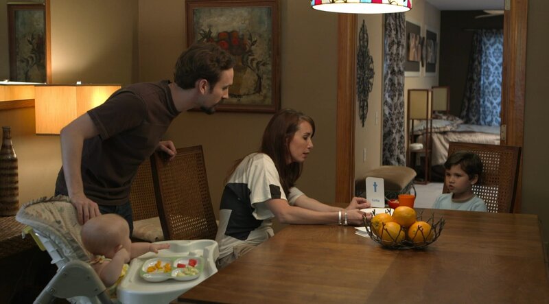 Jamie and Aaron playing with kids. – Bild: Penelope Valcour /​ Destination America /​ Discovery Communications