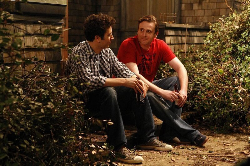 Nachdem Ted (Josh Radnor) gemerkt hat, dass er einen Fehler begangen hat, ist es Marshall (Jason Segel), der Ted in seiner dummen Entscheidung bestätigt … – Bild: 20th Century Fox International Television