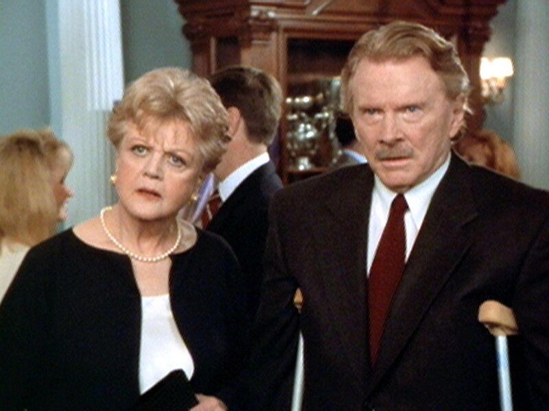 Jessica (Angela Lansbury) ist überrascht, dass Ned (Steve Forrest) plötzlich ein unglaubwürdiges Geständnis ablegt. – Bild: Warner TV Serie