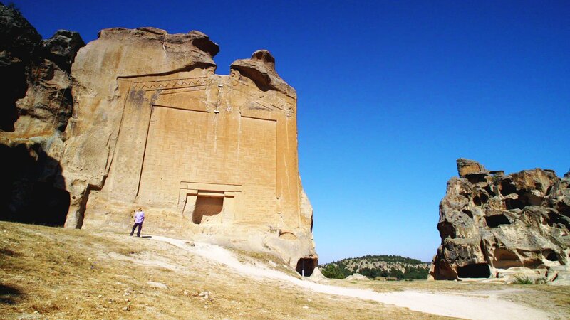 Das Midas-Denkmal in Midas City – Bild: Windfall Films Ltd