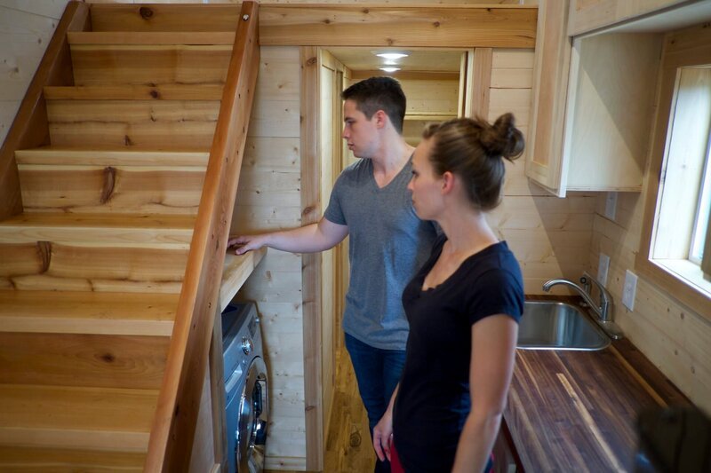 Mark and Angela Eaves look through the storage space Bo was able to fit under the stairs, as seen on Tiny House Big Living. – Bild: TLC
