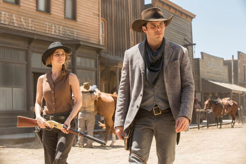 Evan Rachel Wood as Dolores Abernathy and James Marsden as Teddy Flood – Bild: HBO