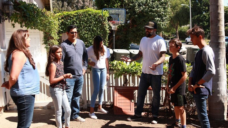 Host Antonio Ballatore with the Mits Family: Miles, Mason, Drew, Faith, Grace and Kerri. – Bild: Discovery Communications, LLC