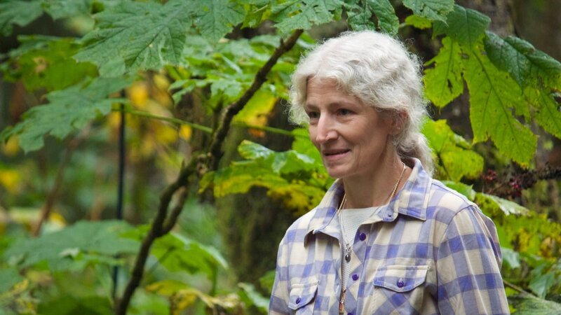 Ami Brown looks off to the side. – Bild: Discovery Channel /​ Discovery Communications