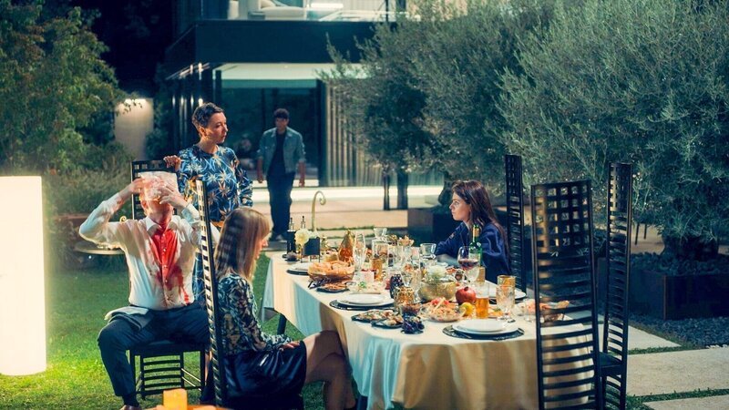 (v.li.): Pius Sund (Simon Schwarz), Dorit Sund (Ursula Strauss), Tiziana Sund (Theresa Riess), Gibran Khaled (Tamim Fattal), Penelope Sund (Fanni Schneider). – Bild: ORF/​MR Film