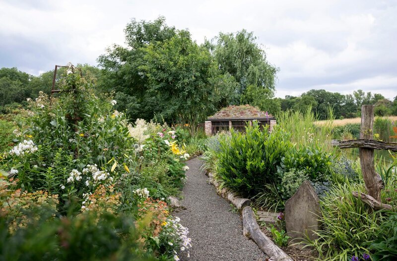 Der Garten von Gastgeber Uli Schauerte. – Bild: WDR/​Melanie Grande