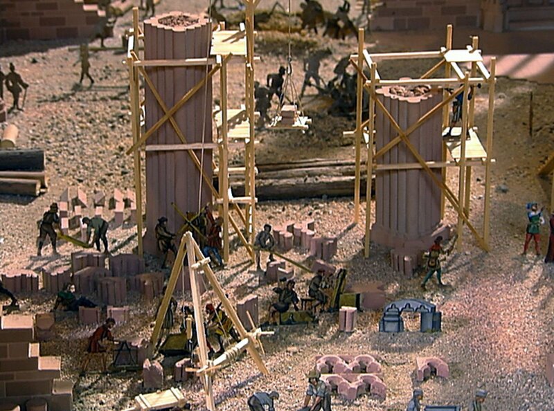 Der Bau von Kirchen zog sich oft über Jahrhunderte hin. – Bild: SWR