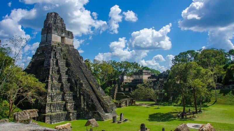 Ruins in the Maya City Tikal in Guatemala – Bild: SimonDannhauer /​ Getty Images/​iStockphoto /​ iStockphoto – GettyImages-490579 /​ Simon Dannhauer