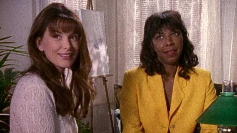 Monica (Roma Downey) mit Meghan (Natalie Cole) – Bild: CBS Studios International