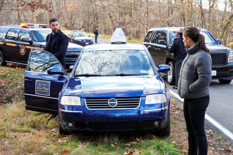 Zeeko Zaki as Special Agent Omar Adom ëOAí Zidan. Photo: Bennett Raglin/​CBS ©2022 CBS Broadcasting, Inc. All Rights Reserved. – Bild: Bennett Raglin /​ CBS ENTERTAINMENT /​ Die Verwendung ist nur bei redaktioneller Berichterstattung im Rahmen einer Programmank¸ndigung ab 2 Monate vor der ersten Auss /​ © 2023 CBS Broadcasting Inc. All Rights Reserved.