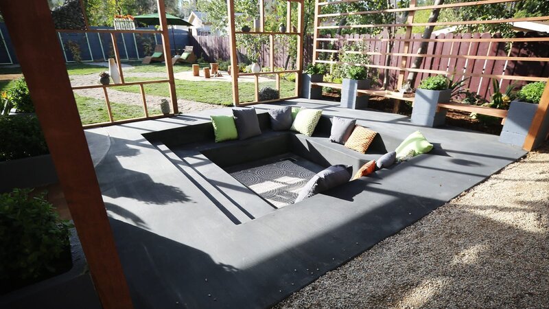 Landscape designer Sara is there to turn a chaotic construction site into a beautiful garden with hammocks and a flowering bed. – Bild: HGTV