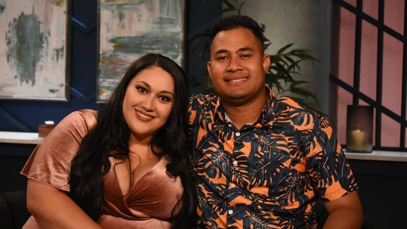 A medium shot of Kalani and Asuelu smiling for the camera. – Bild: Discovery Communications, LLC