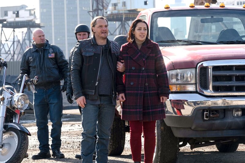 vorne, links: Peter Grimes (Ronnie Gene Blevins) – Bild: NBC