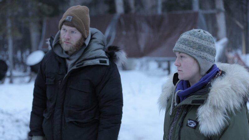 Ashley Selden chopping wood. – Bild: Animal Planet /​ Photobank 34478_ep208_008.JPG /​ Discovery Communications