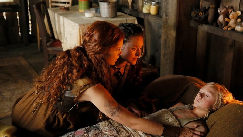 L-R: G’Winveer Farrell (Gillian Alexy), Hilda Dobbs (Mackenzie Nelson), Barbara McGintuk (McKenna Slone) – Bild: AXN Black