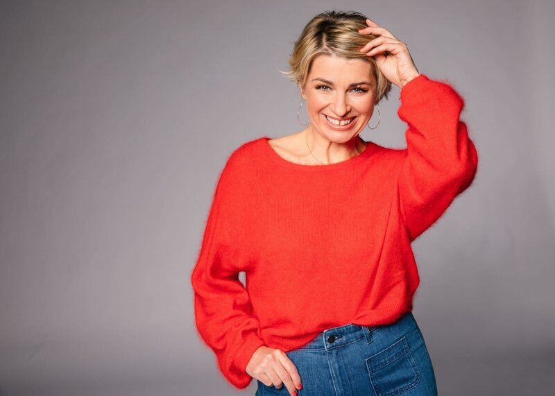 Moderatorin Sabine Heinrich – Bild: WDR/​Annika Fußwinkel