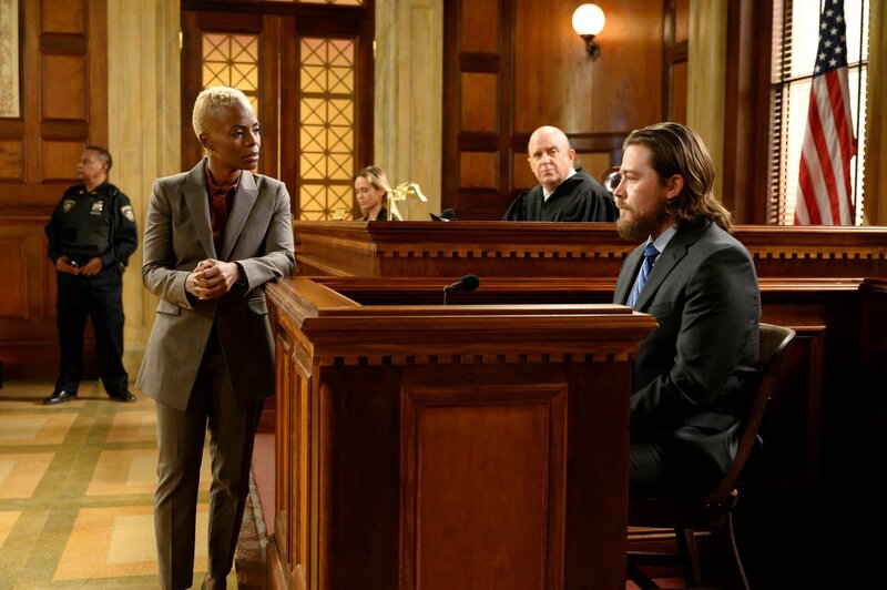 (l-r) Marsha Stephanie Blake als Erica Knight, Trevor Peterson als Luke Fallon – Bild: Universal Television LLC