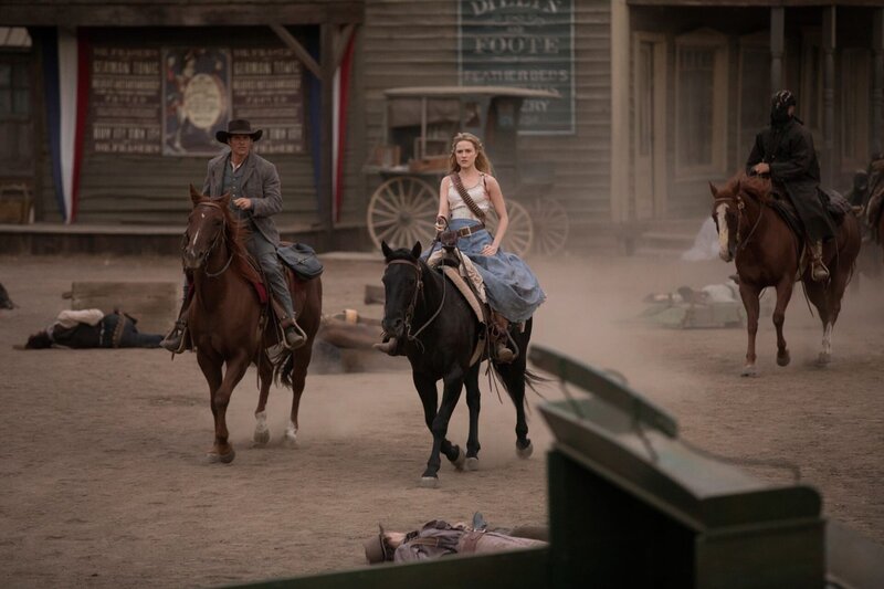 In the middle: Dolores Abernathy (Evan Rachel Wood) – Bild: Sky Atlantic