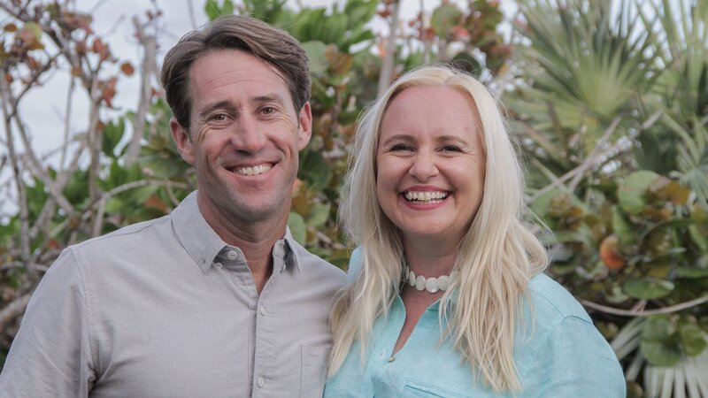 Newlyweds Darren and Rebecca are on the hunt for their dream beach house with a budget of 50,000, as seen on HGTV’s Beach Hunters. – Bild: 2017, Scripps Network Interactive, Inc. All Rights Reserved.