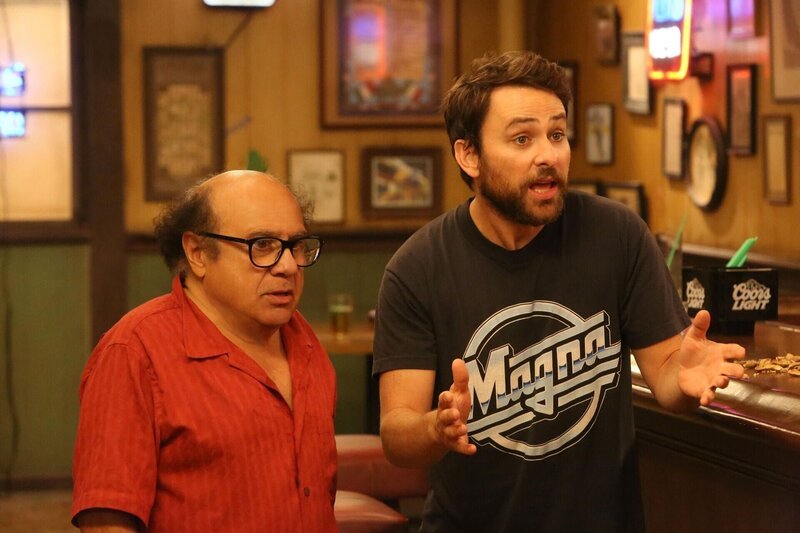 Frank Reynolds (Danny DeVito, l.); Charlie Kelly (Charlie Day, r.) – Bild: Bluebush Productions, LLC