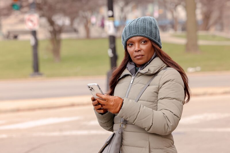 Marlyne Barrett als Maggie Lockwood – Bild: Universal Television LLC