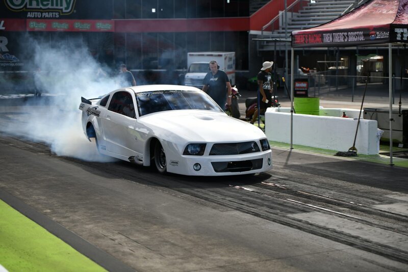 Kayla Morton performs a burnout. – Bild: Discovery Communications, LLC /​ ADRIAN BERRYHILL
