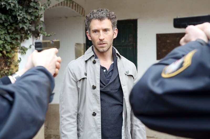 Axel Sichrovsky (Andy Holzer). – Bild: ORF 1