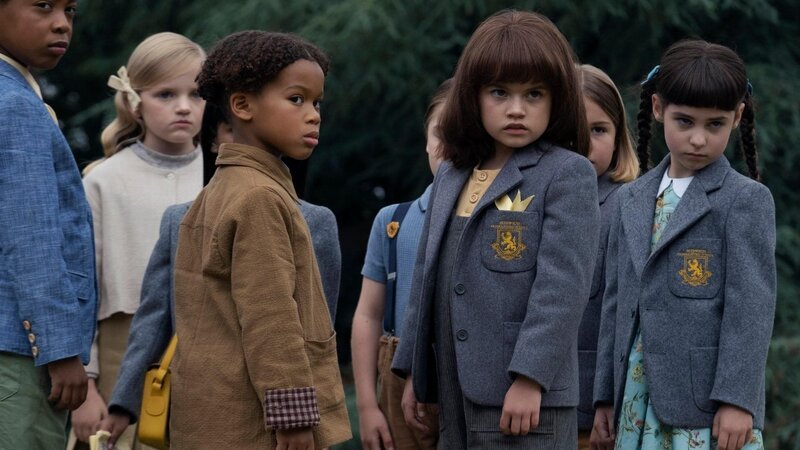 L-R: Ezra (Kaylen Luke) und Evie Stone(Billie Gadsdon) – Bild: Sky Channel