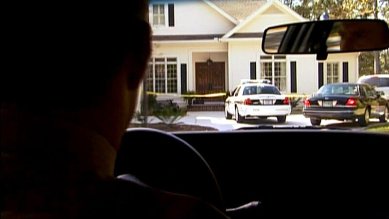 Ein Mann wurde in seinem Haus mit einem Hammer getötet. – Bild: RTL II