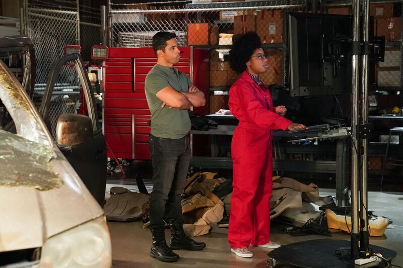 Nick Torres (Wilmer Valderrama, l.); Kasie Hines (Diona Reasonover, r.) – Bild: CBS Broadcasting, Inc. /​ Michael Yarish