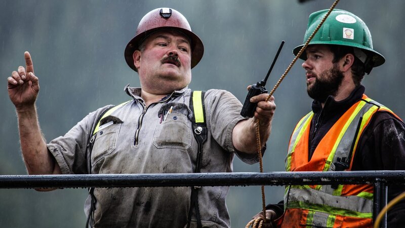 Gene Cheeseman checking the dredge. – Bild: Discovery Communications