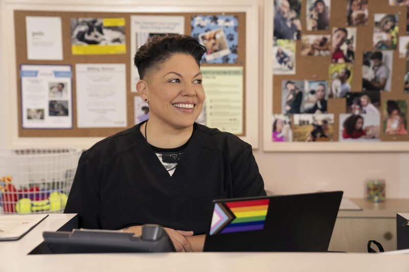 Sara Ramirez als Che Diaz – Bild: Warner