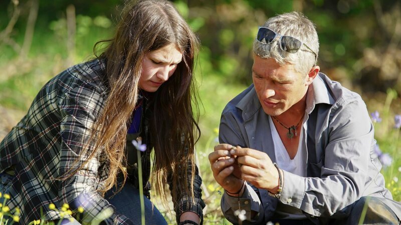 Matt and Bird Brown gardening. – Bild: Discovery Communications