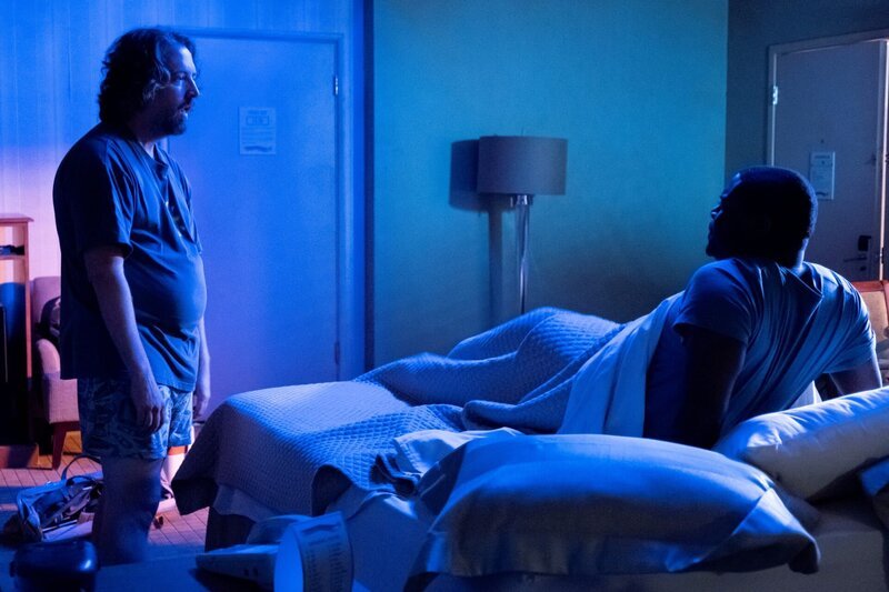 L-R: Randy (Steve Little), Greg (Sam Richardson) – Bild: Home Box Office, Inc.