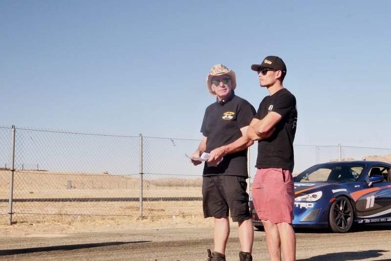 Farmtruck and Azn as acting hosts for the Willow Springs competition – Bild: Discovery Channel /​ Discovery Communications, LLC