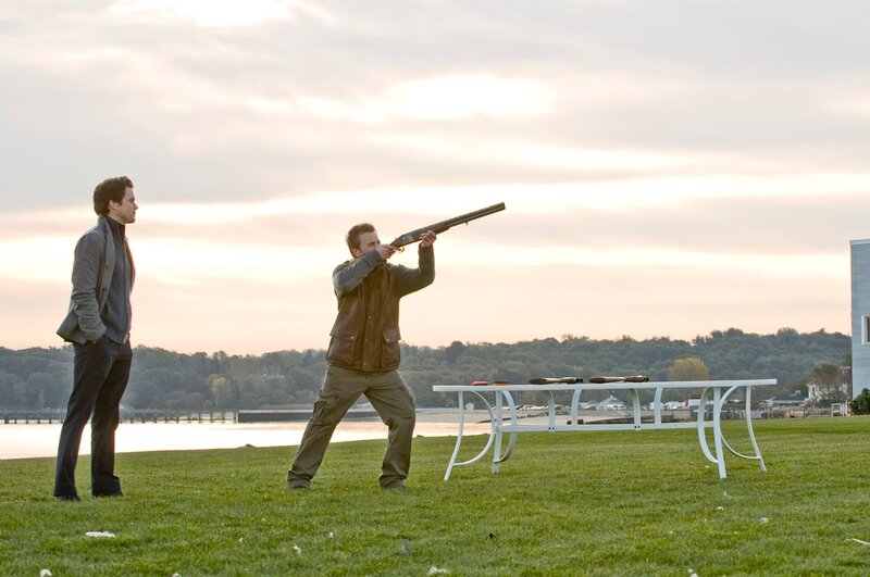 L-R: Neal (Matt Bomer) und Peter (Tim DeKay) – Bild: Myles Aronowitz /​ USA Network