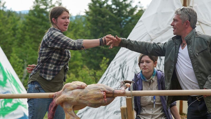 Bird, Rain, and Matt Brown looking at turkey. – Bild: Discovery Communications