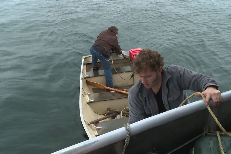 L-R: Matt Brown and Gabe Brown working on skiff. – Bild: Discovery Channel