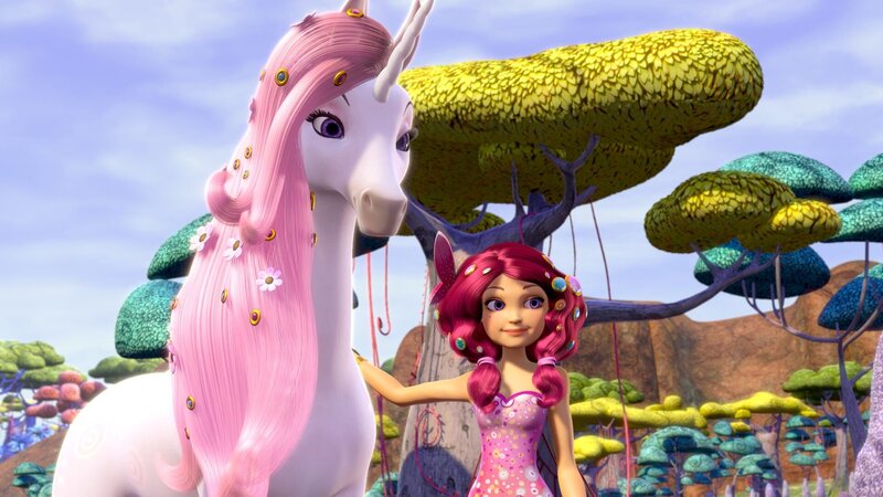 Mia (r.) und das Einhorn Lyria. – Bild: ZDF und (C) 2012 Lucky Punch | Rainbow | March Entertainment