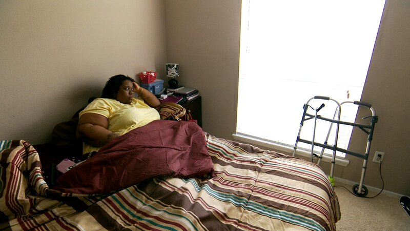 June laying in bed. – Bild: Discovery Communications