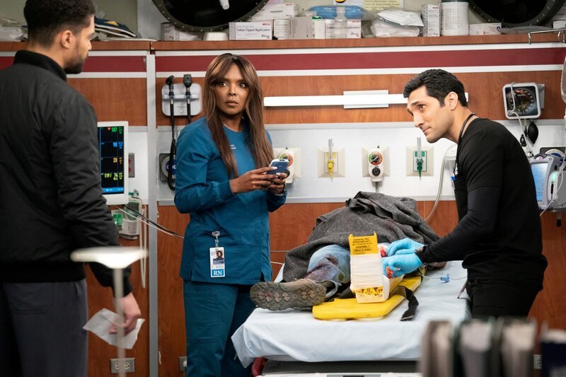 (l-r) Henderson Wade als Dr. Loren Johnson, Marlyne Barrett als Maggie Lockwood, Dominic Rains als Crockett Marcel – Bild: Universal Television LLC