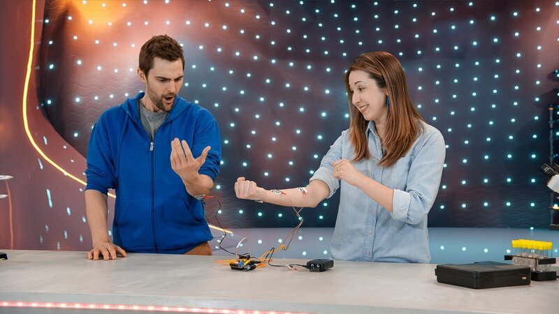 Nick Uhas, li. – Bild: Curiosity Channel
