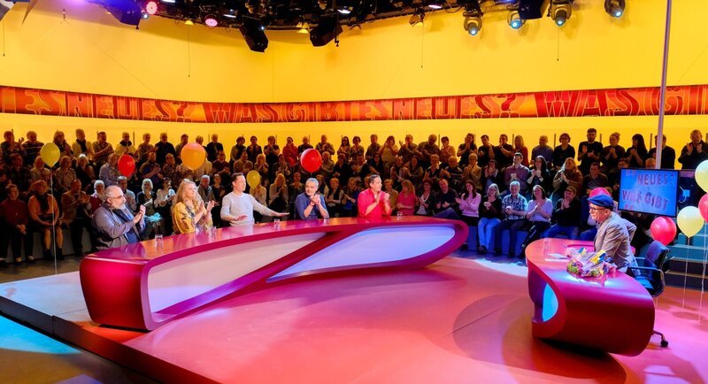 Michael Niavarani, Ulrike Beimpold, Alex Kristan, Thomas Maurer, Viktor Gernot, Oliver Baier. – Bild: ORF/​Günther Pichlkostner
