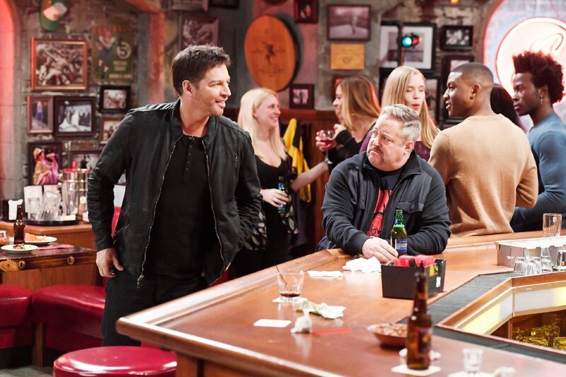 Harry Connick Jr. (als er selbst, l.), Kyle Gable (Gary Valentine) – Bild: RTL /​ 2016 Sony Pictures Television Inc. and CBS Studios Inc.