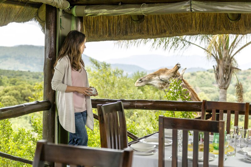 Kira Slater (Lacey Chabert) – Bild: Love on Safari Productions Ontario, Inc., Incendo Africa Production Inc. and Mannequin Pictur